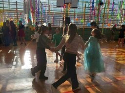 b_1024_768_0_00_images_2022_2023_Wydarzenia_zabawa_328976651_1217458235836940_167486420264634195_n